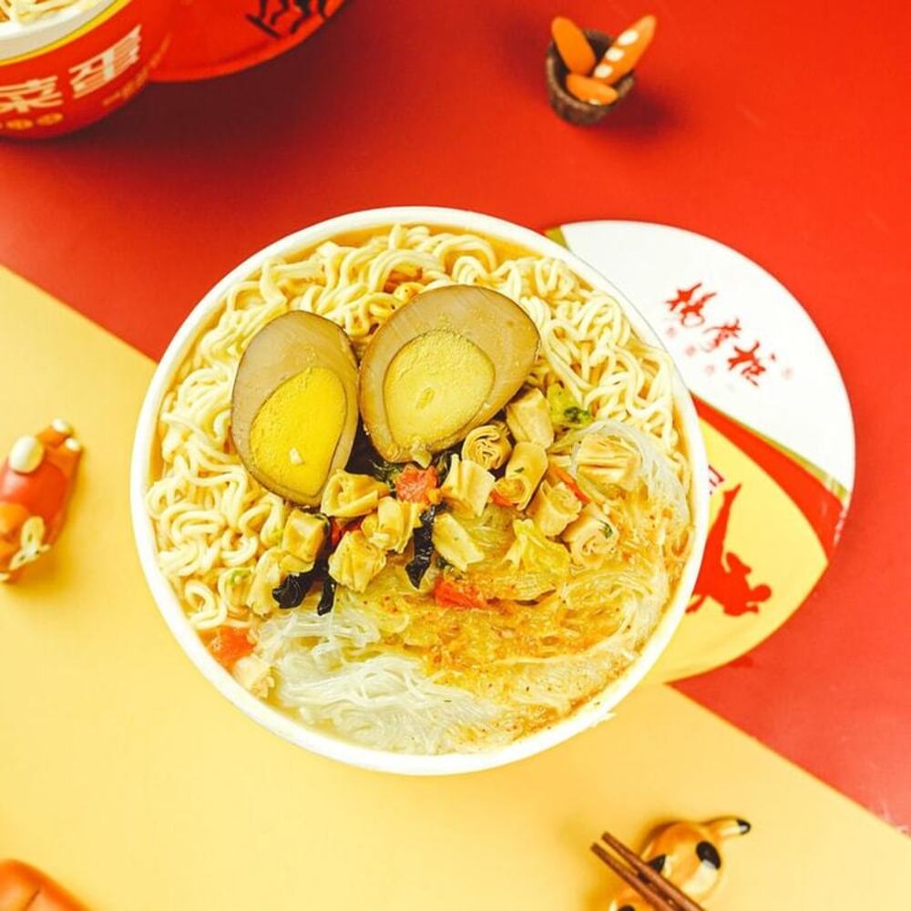 Yang-Zhanggui-Instant-Noodles-&-Vermicelli-Bowl-–-Golden-Beef-Broth-Flavor-197g-3