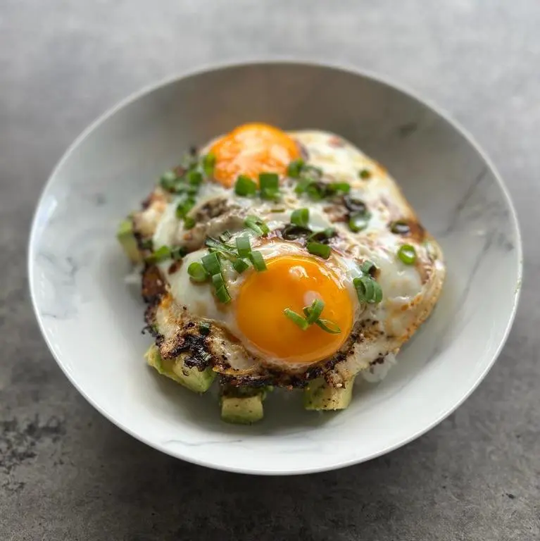 Rice Bowl with Avocado & Fried Eggs 